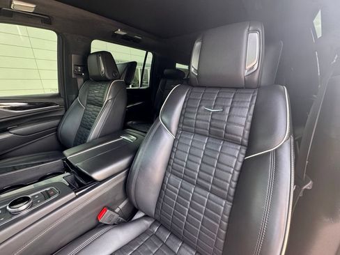 Used 2023 Cadillac Escalade ESV V AWD/4WD image 13