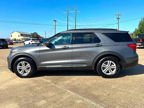 Used 2021 Ford Explorer XLT w/ Equipment Group 202A image 5