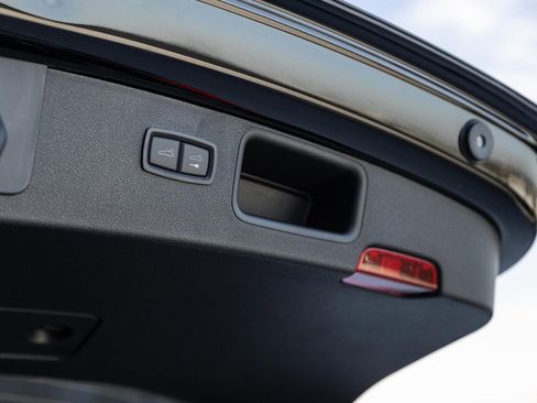 Certified 2026 Porsche Macan image 31