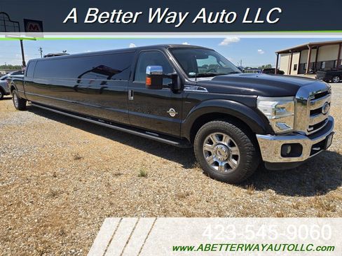 Used 2011 Ford F350 XLT w/ XLT Premium Pkg RWD image 3