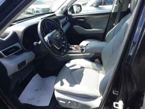 Used 2023 Toyota Highlander Platinum AWD/4WD image 5