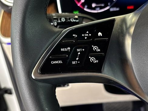 Used 2025 Mercedes-Benz GLC 300 4MATIC image 22