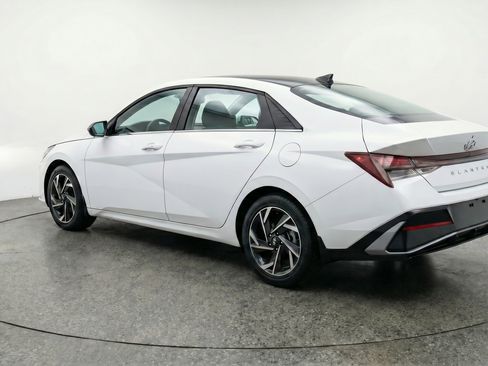 Used 2025 Hyundai Elantra SEL FWD image 6