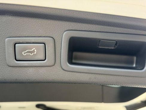 Used 2017 Subaru Forester 2.5i Limited w/ Popular Package #1 AWD/4WD image 12
