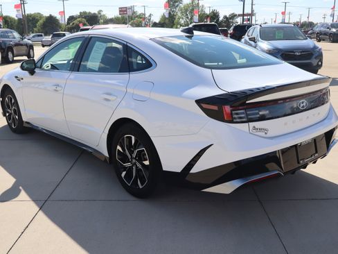 Used 2025 Hyundai Sonata SEL FWD image 8