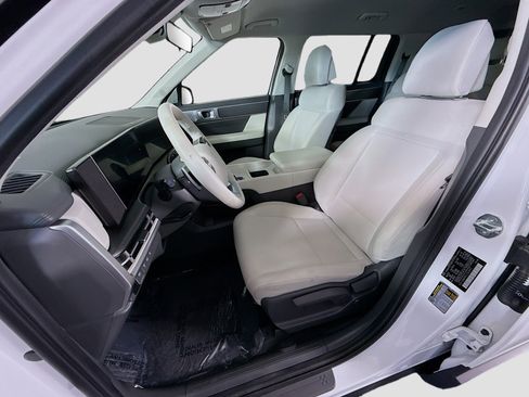 Used 2025 Hyundai Santa Fe SE FWD image 22