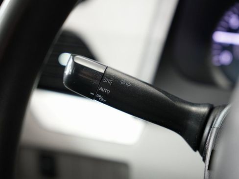 Used 2018 Toyota Sienna LE w/ Carpet Mat Package image 14