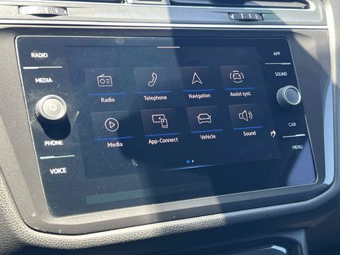 Certified 2022 Volkswagen Tiguan SE FWD image 13
