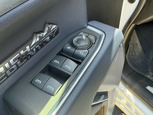 Used 2023 Chevrolet Silverado 1500 High Country w/ High Country Premium Package AWD/4WD image 12