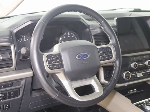 Used 2022 Ford Expedition XLT image 6