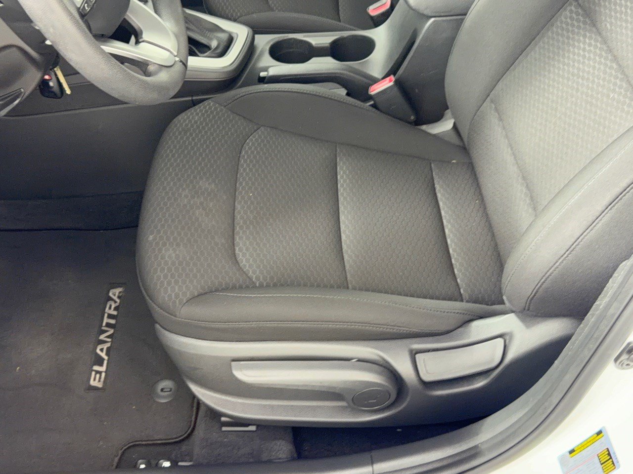 Used 2020 Hyundai Elantra SE w/ Cargo Package (C1) FWD image 16
