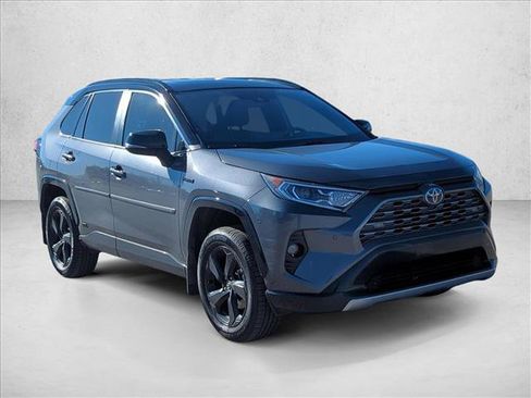 Used 2020 Toyota RAV4 XSE image 3