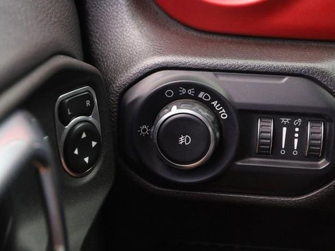 Used 2018 Jeep Wrangler Unlimited Rubicon AWD/4WD image 21