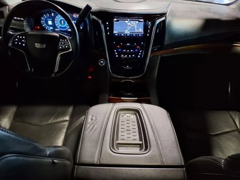 Used 2016 Cadillac Escalade ESV Luxury AWD/4WD image 19