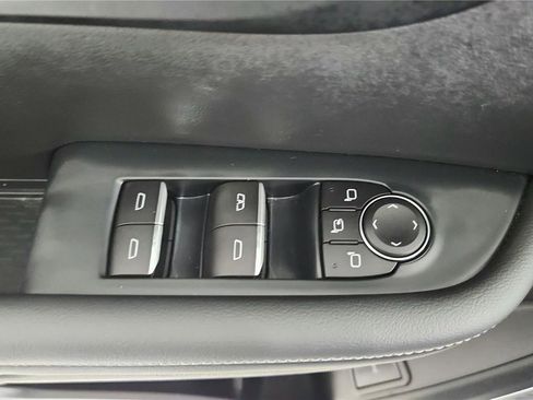 Used 2025 Buick Enclave Sport Touring image 10