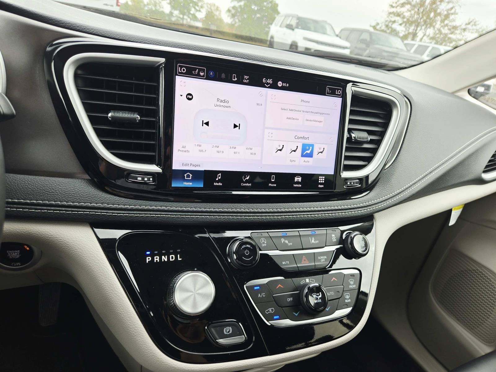 Used 2024 Chrysler Pacifica Touring-L FWD image 29