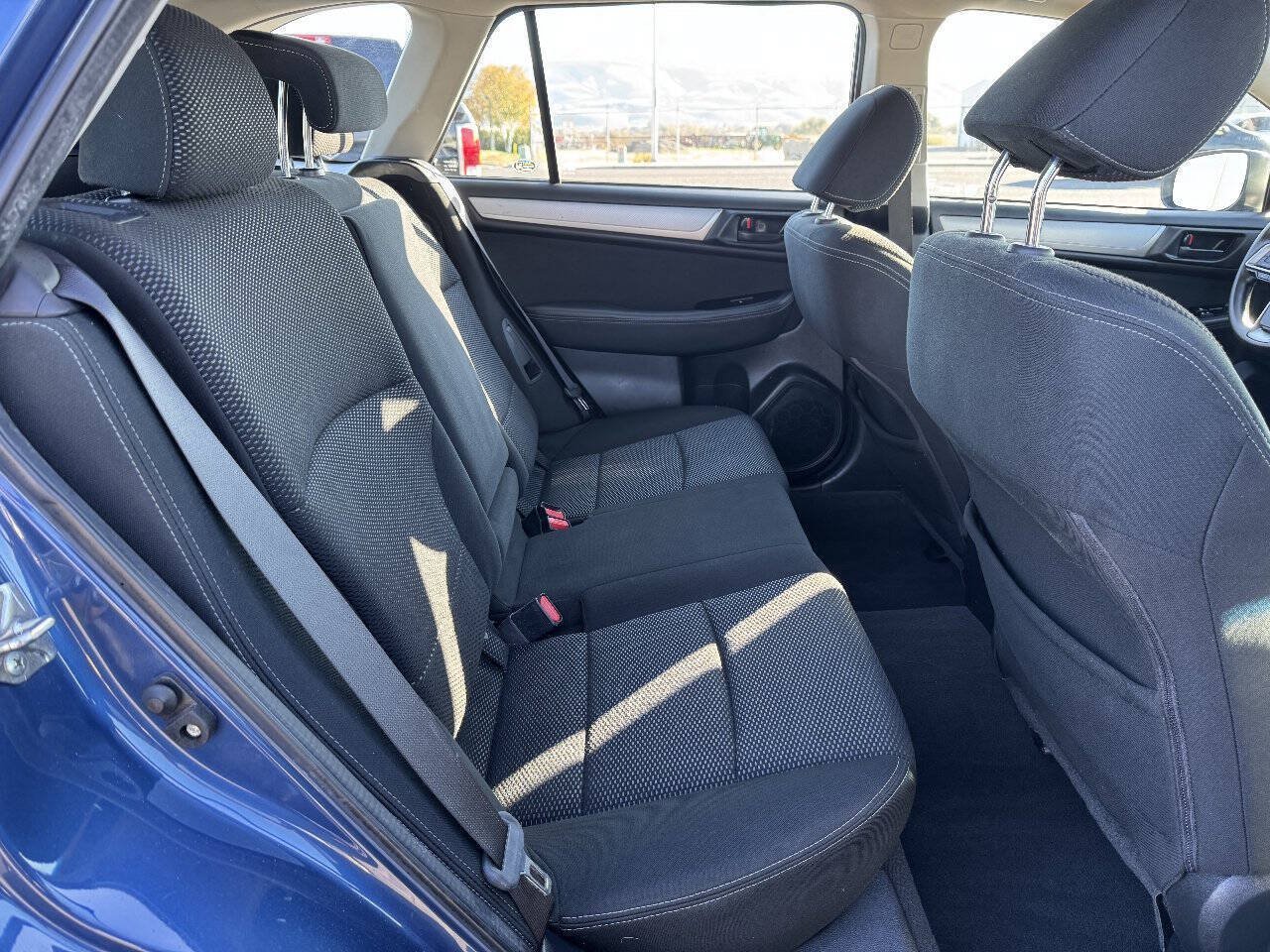 Used 2019 Subaru Outback 2.5i AWD/4WD image 5