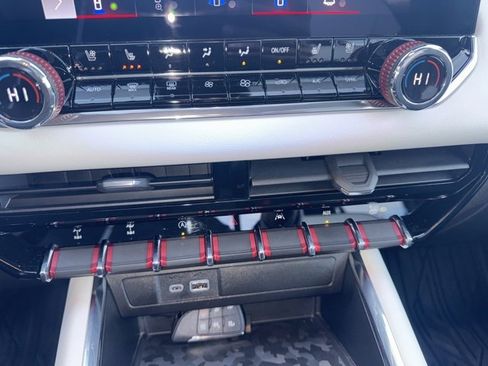 Used 2023 GMC Canyon AT4X image 29