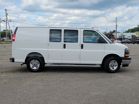 Used 2025 GMC Savana 2500 w/ Driver Convenience Package RWD image 4
