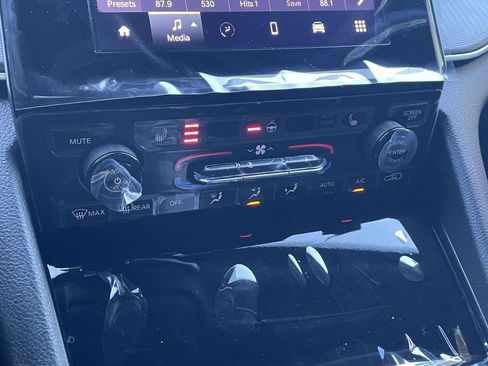 New 2025 Jeep Grand Cherokee L Altitude image 38