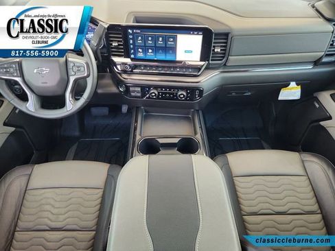 Used 2025 Chevrolet Silverado 2500 ZR2 w/ Technology Package AWD/4WD image 2