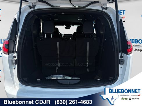 New 2026 Chrysler Pacifica Select FWD image 23