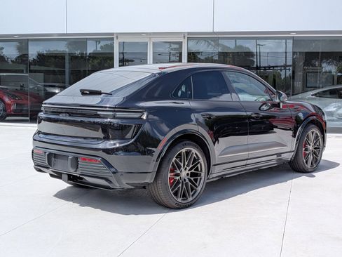 New 2026 Porsche Macan Turbo Electric AWD/4WD image 9