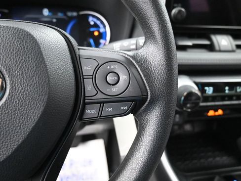 Used 2025 Toyota RAV4 LE image 32