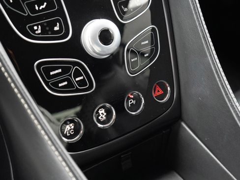 Used 2016 Aston Martin Vanquish Volante image 25