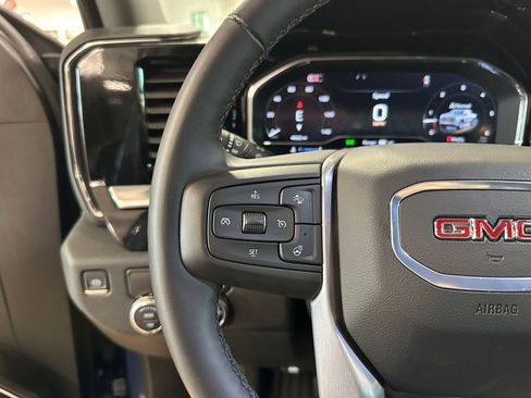 Used 2025 GMC Sierra 1500 Elevation image 18