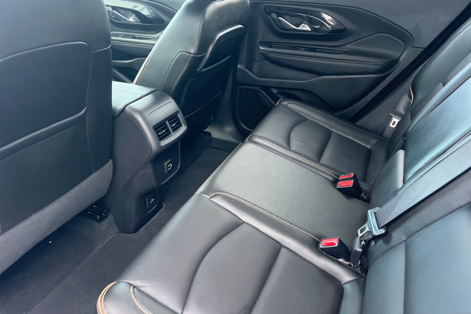 Used 2024 GMC Terrain AT4 w/ Infotainment Package II AWD/4WD image 9