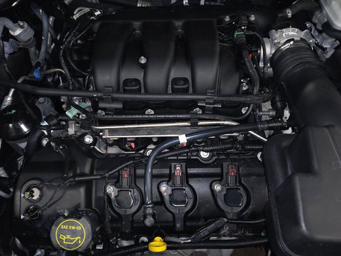 Used 2016 Ford Explorer XLT w/ Equipment Group 202A image 30