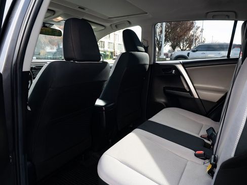 Used 2018 Toyota RAV4 XLE image 21