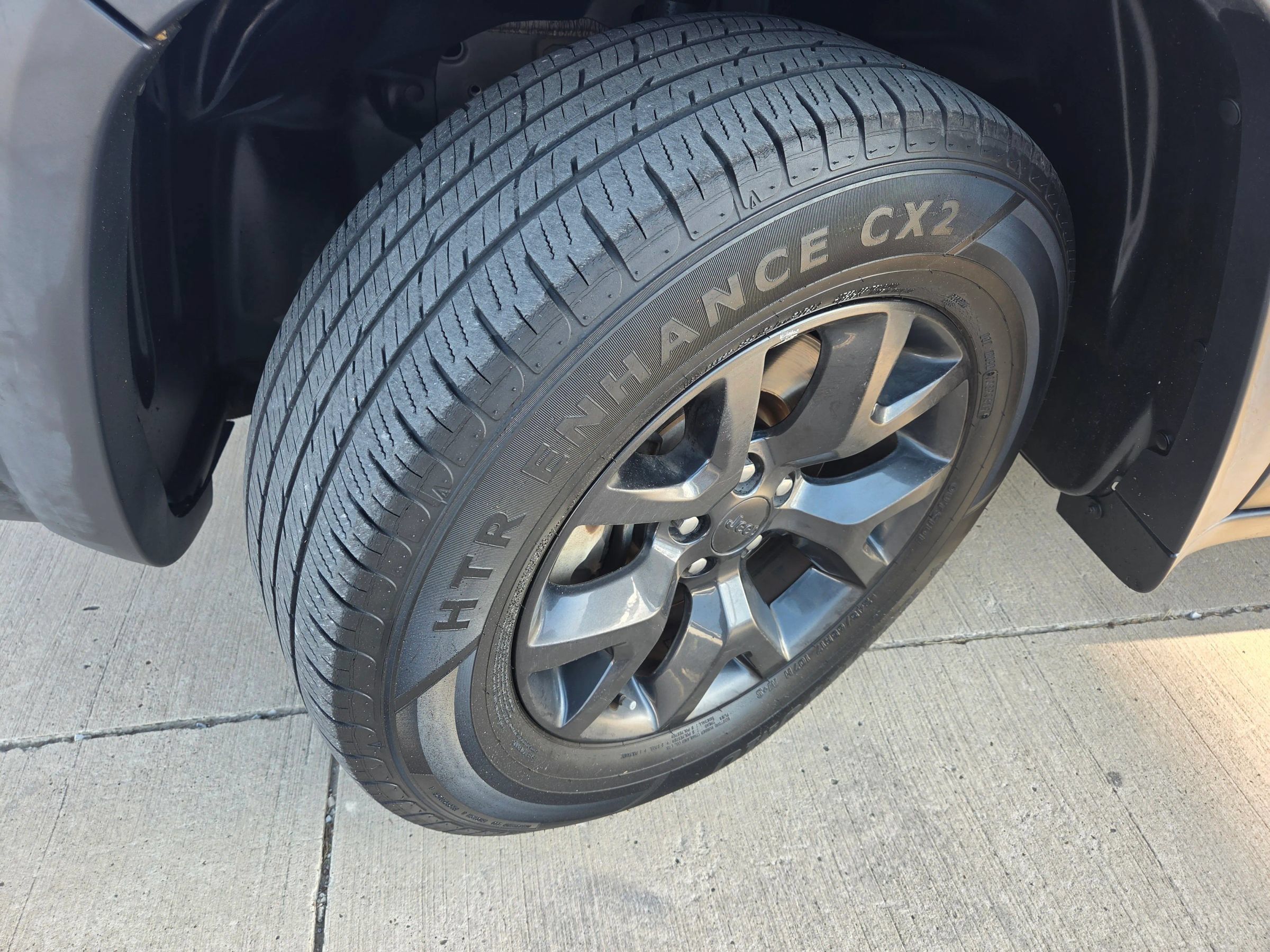 Used 2020 Jeep Cherokee Latitude AWD/4WD image 28