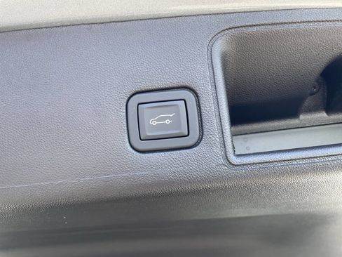 Used 2024 GMC Terrain SLE w/ Driver Convenience Package AWD/4WD image 6