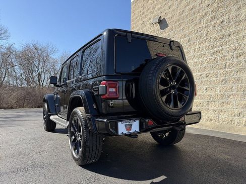 Used 2022 Jeep Wrangler Unlimited Sahara image 8