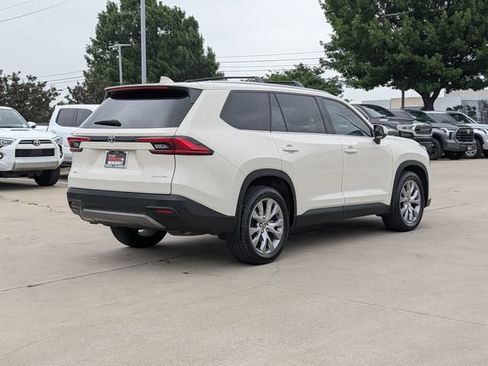 Used 2024 Toyota Grand Highlander AWD image 6