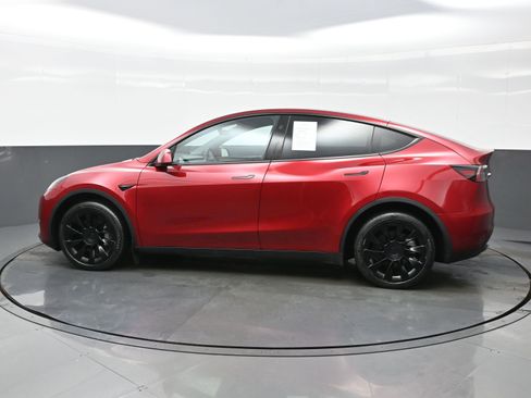 Used 2024 Tesla Model Y Long Range AWD/4WD image 3