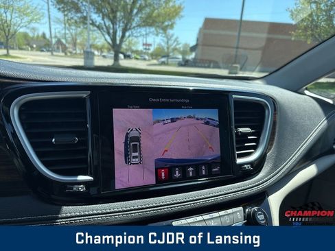 Used 2023 Chrysler Pacifica Limited FWD image 27