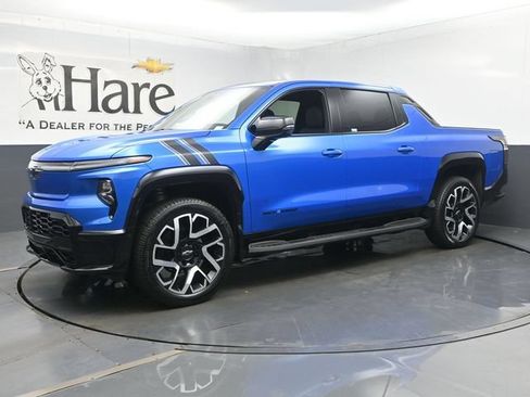Used 2025 Chevrolet Silverado EV RST w/ LPO, Dark Package RST AWD/4WD image 30