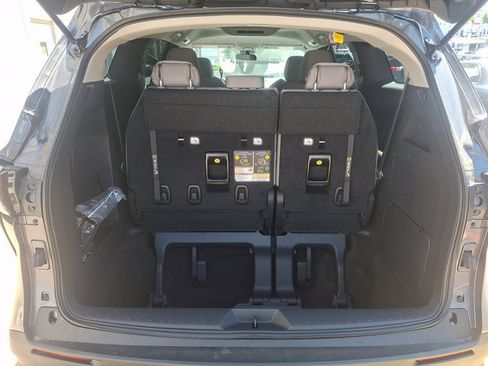 Used 2025 Toyota Sienna LE FWD image 29
