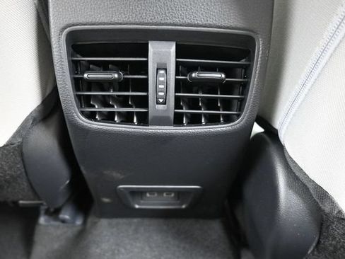Used 2025 Toyota Corolla Cross LE AWD/4WD image 17