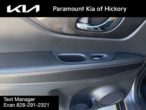 Used 2017 Nissan Rogue SV w/ Sun & Sound Touring Package FWD image 12