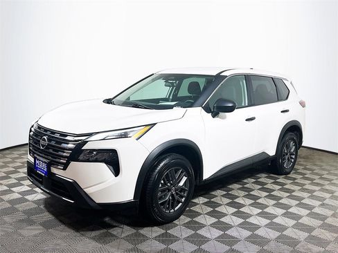 Used 2024 Nissan Rogue S image 4