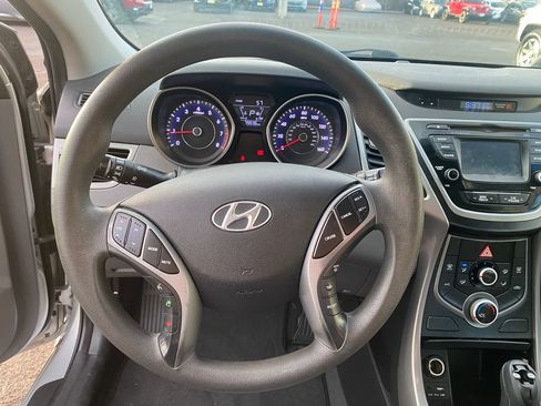 Used 2015 Hyundai Elantra SE w/ Option Group 02 FWD image 14