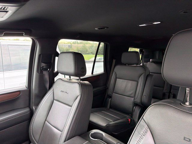 Used 2025 GMC Yukon Denali AWD/4WD image 44