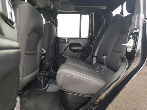 Used 2021 Jeep Gladiator Sport image 16