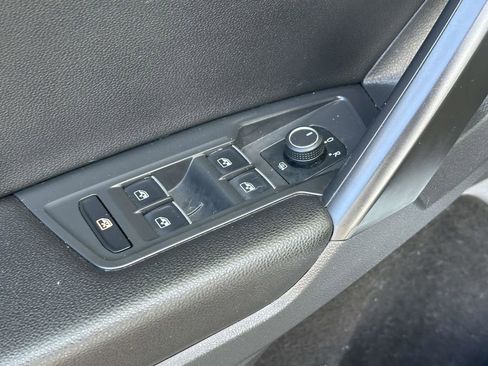 Used 2021 Volkswagen Tiguan SE AWD/4WD image 16