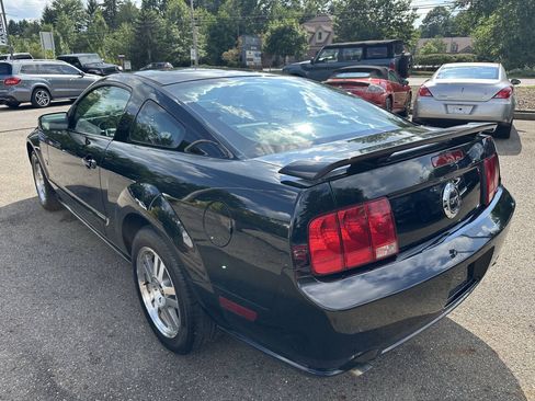 Used 2006 Ford Mustang GT RWD image 4