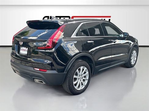 Used 2022 Cadillac XT4 Luxury w/ Cold Weather Package image 7